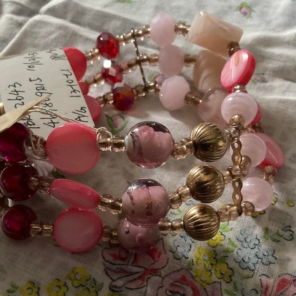 NWT Erica Lyons 3 Strand Attached Beaded Bracelet  Crimson Rose  Stretchy - Picture 2 of 4